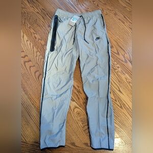 NEW! Men's Nike Tech Reflective Woven Pants Size M edium